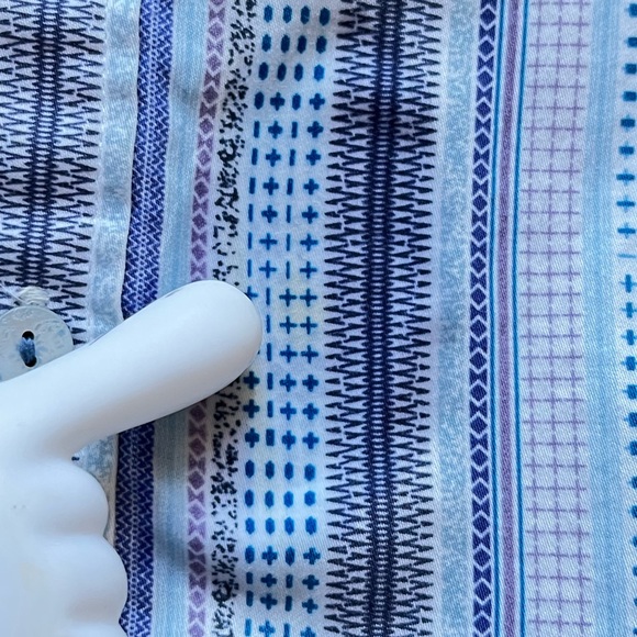 Robert Graham - Classic Fit Button Down Dress Shirt Size Medium - Picture 9 of 9